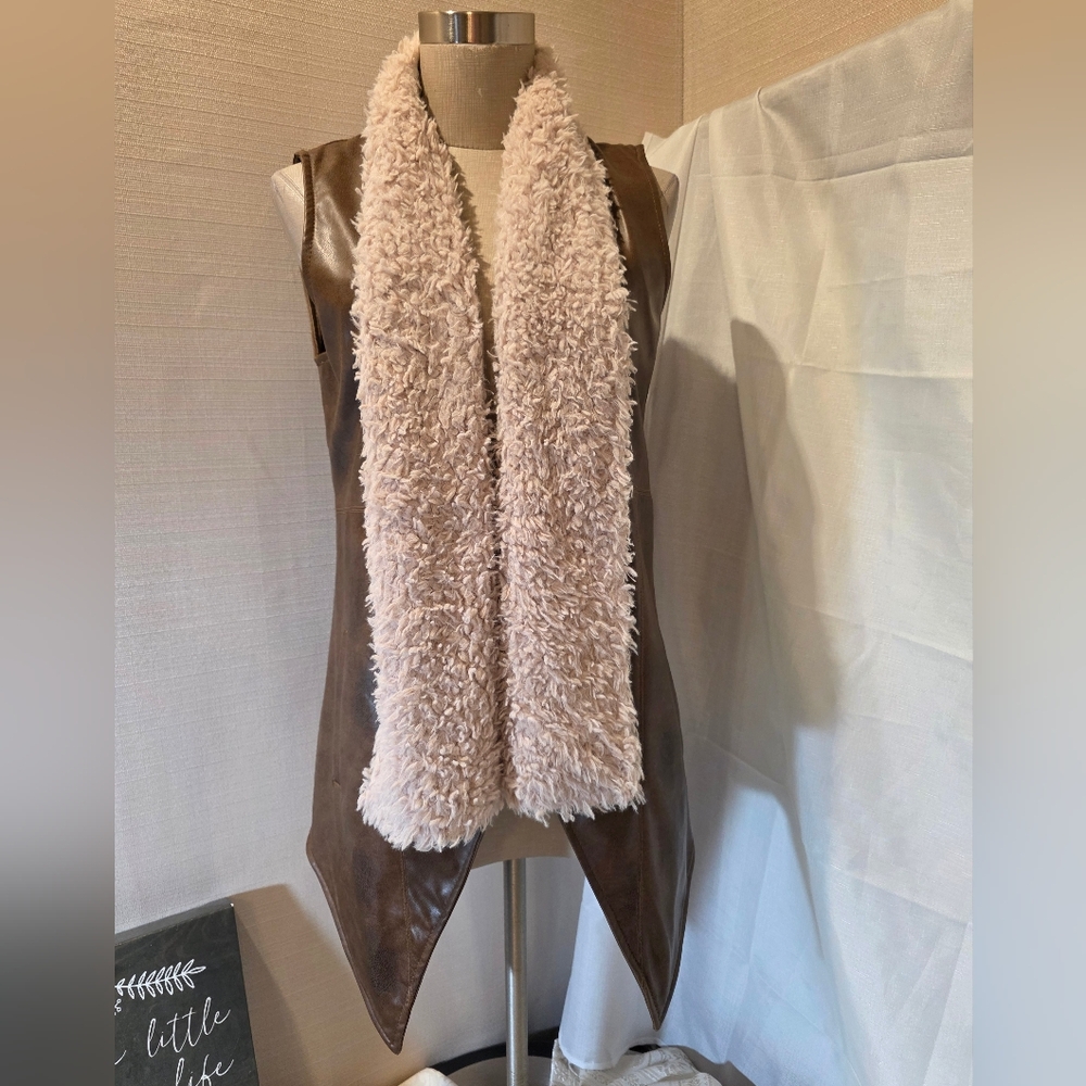 Jack by BB Dakota Brown Faux Leather Vest w/ Cream Sherpa Trim. Asymm Hem.  Sz M